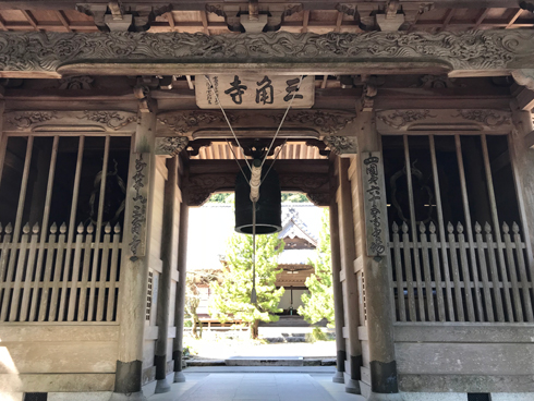 65番-三角寺の門