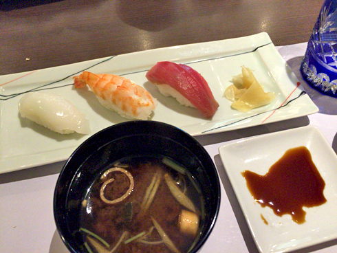 お寿司と赤出汁