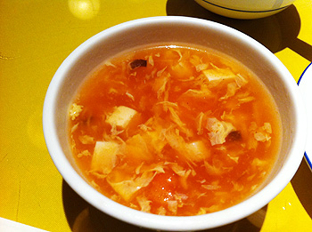 トマト味のスープ