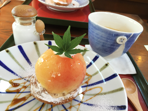 桃のタルト＆カフェオレ